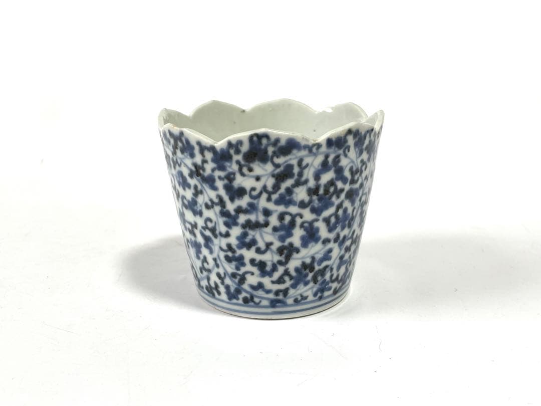 骨董　アンティーク　蕎麦猪口　輪花　染付　微塵唐草文様　フリル　カップ