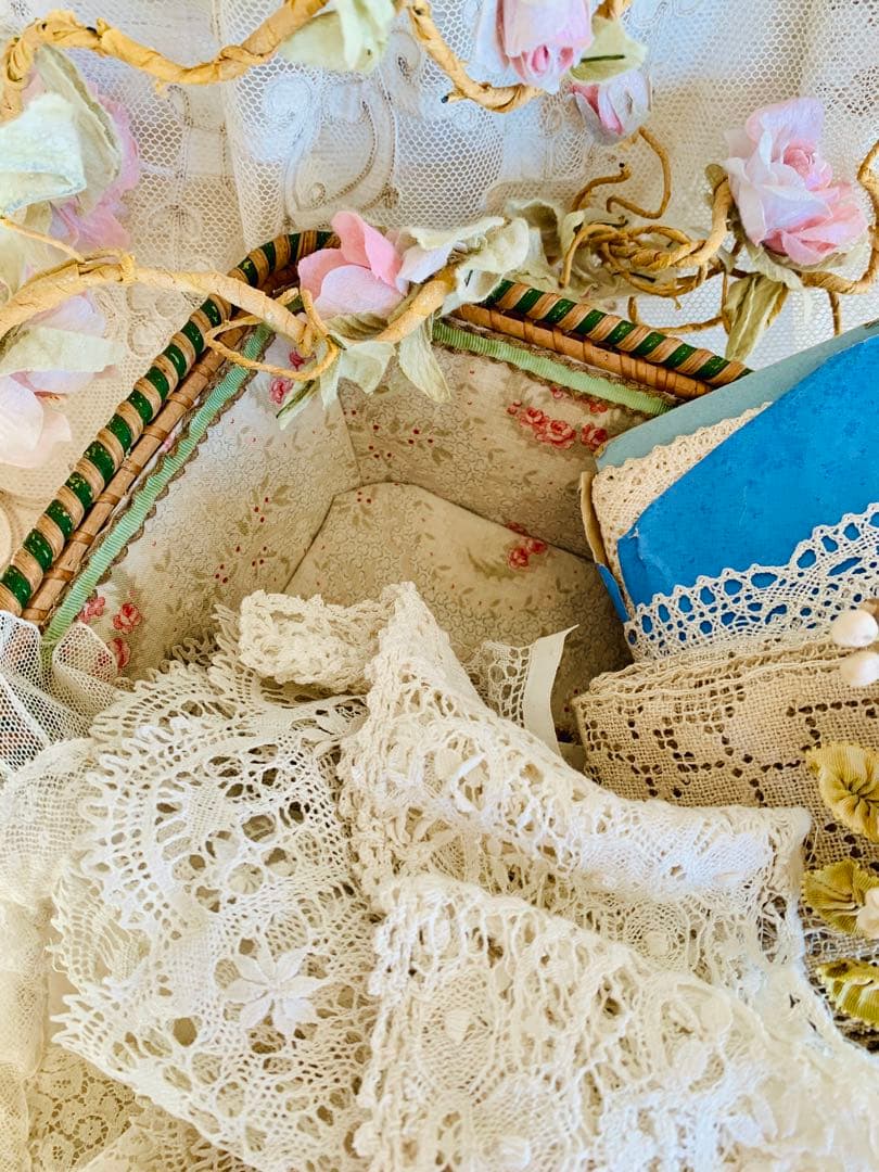 フランスアンティークローズ柄ファブリックパニエ＆アンティーク レースset