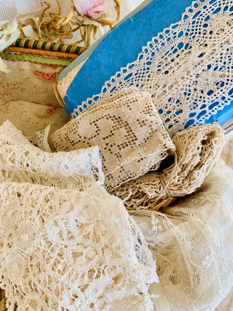 フランスアンティークローズ柄ファブリックパニエ＆アンティーク レースset