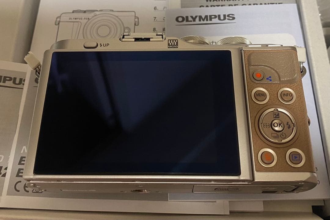 最終値下げ‼️OLYMPUSミラーレス一眼カメラ E−PL9 ダブルズームキット