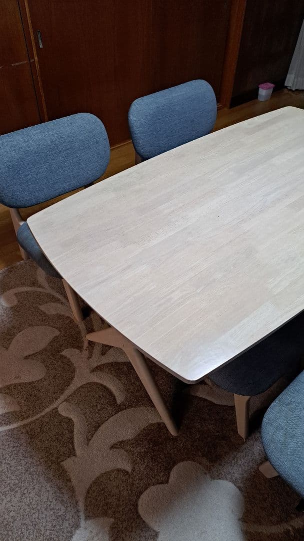 ニトリ　ダイニングテーブル（白）とベンチシート