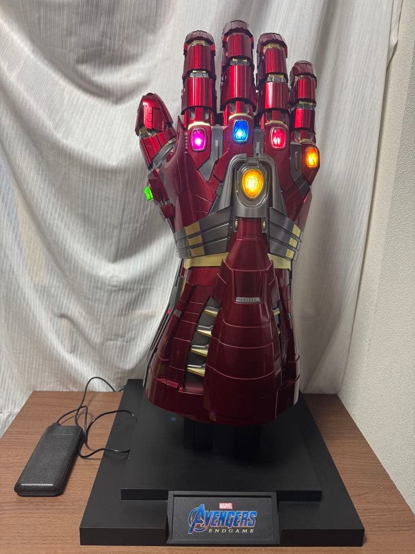 チ*ラ様 ホットトイズ　１／１スケールレプリカ　ナノ・ガントレット（ハルク版）