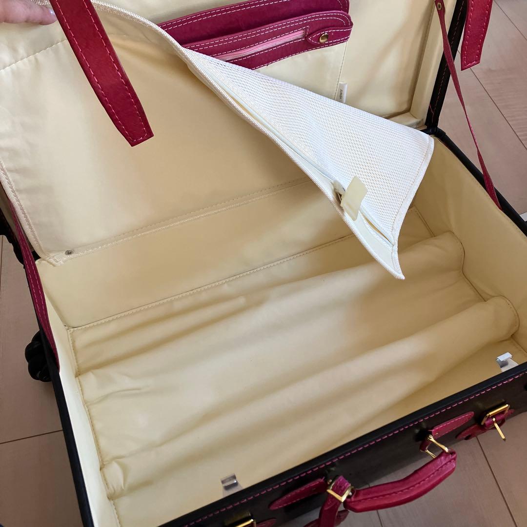 黒赤キャリーケース