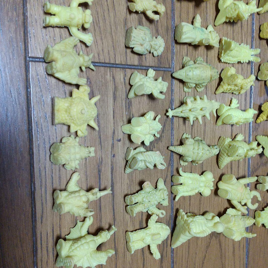 怪獣　ウルトラマン　キン消し　黃色　105 個セット ダブリ無。ポピー　丸越製。