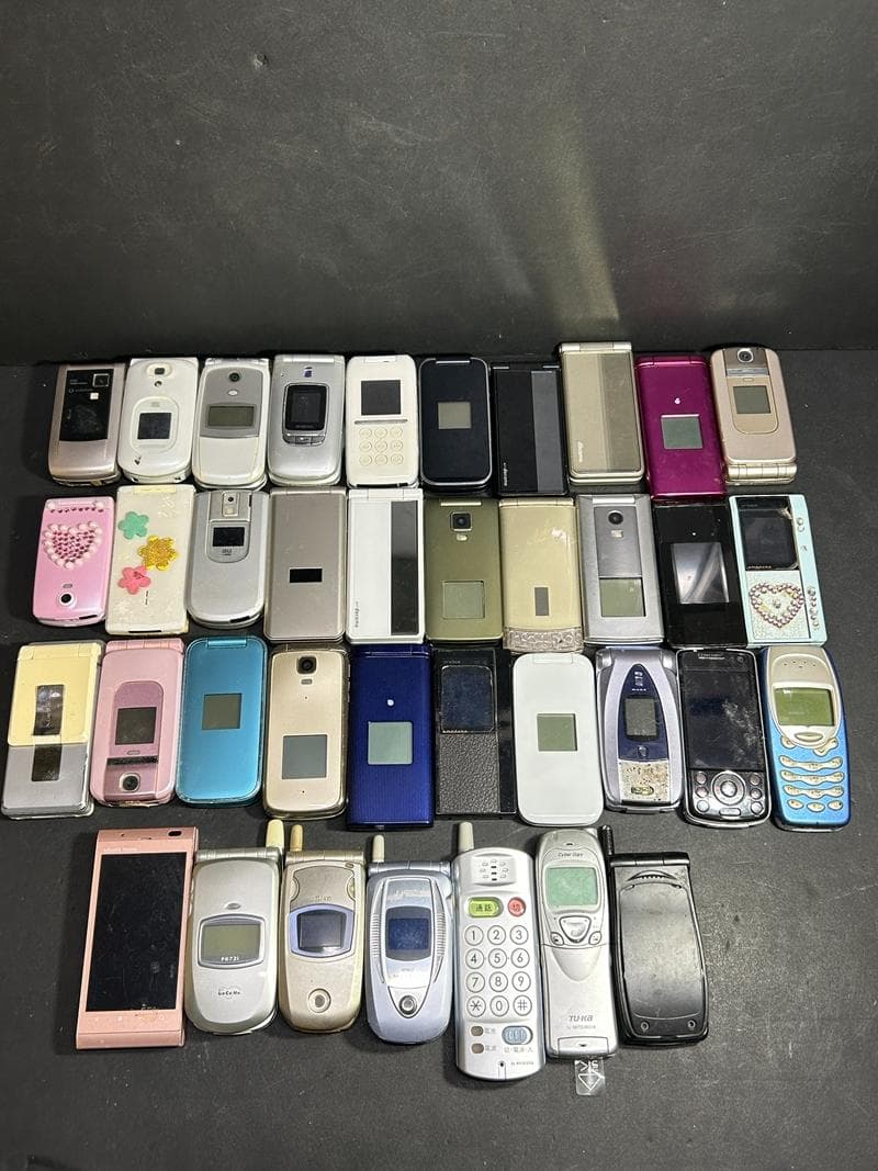 大量 携帯電話 ガラケー docomo/au 他 37台 ジャンク 部品取り