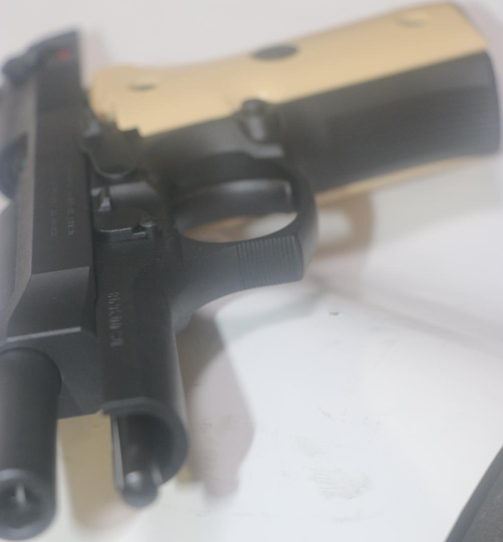 MGC製HW樹脂モデルガン ベレッタＭ９２ＦＳ湾岸戦争限定モデル SPG合法品