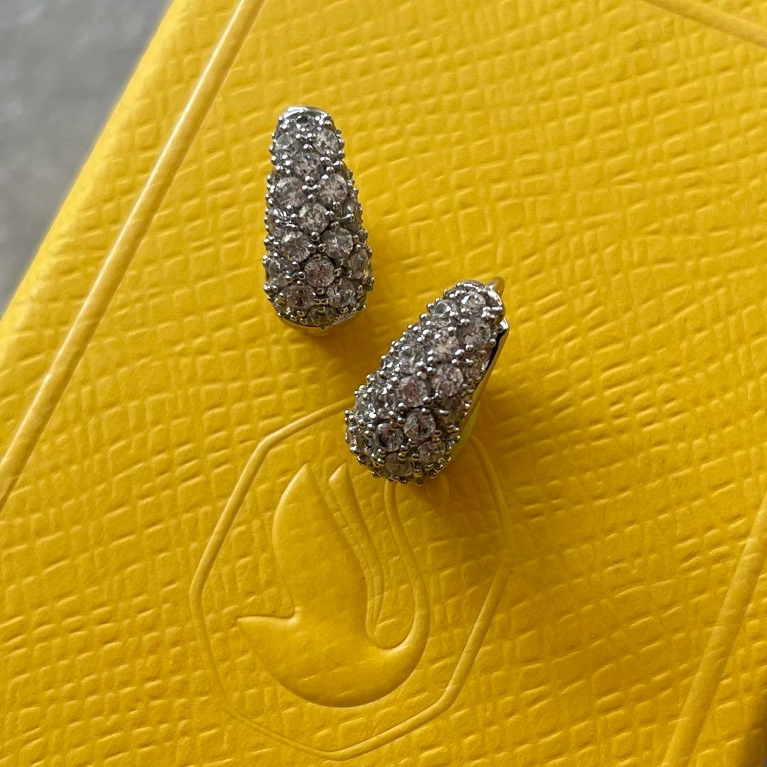 美品【定価2.2万】スワロフスキー ピアス　Sublima シルバー 正規品