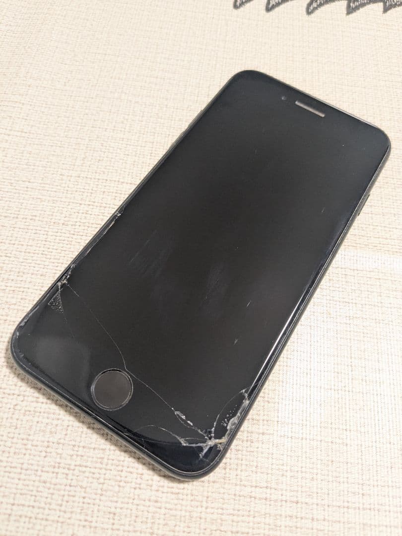 iPhone SE第2世代(SE2)ブラック　64GB　画面割れあり