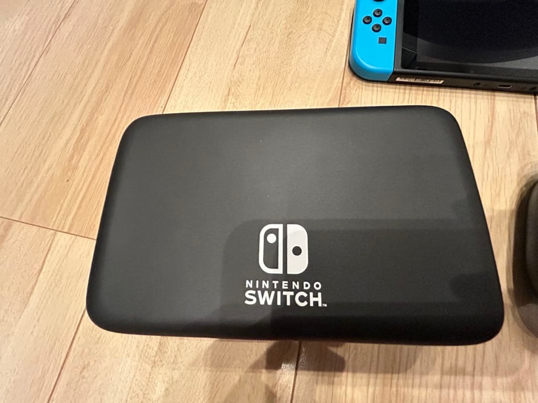 Nintendo Switch 本体 青/赤 Joy-Con キャリングケース付