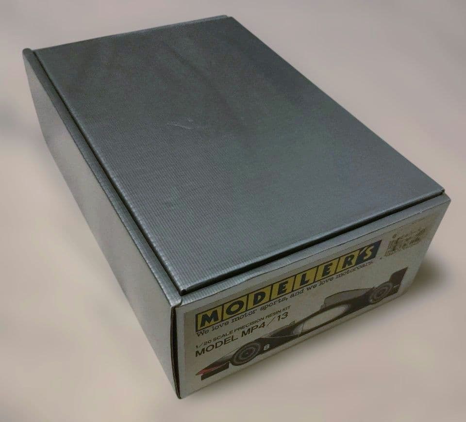 Modeler’s 1/20 MP4/13 モデルキット