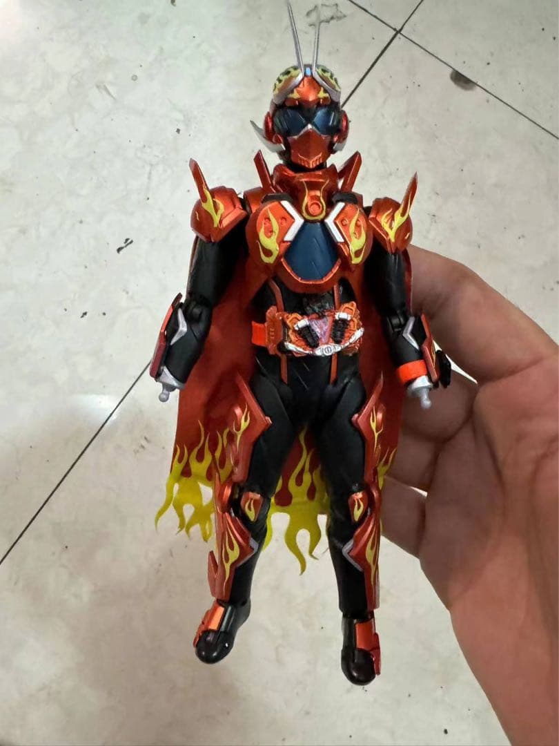 「ラスト」shf規格カスタム　ファイヤーガッチャードデイブレイク（マント、武器付