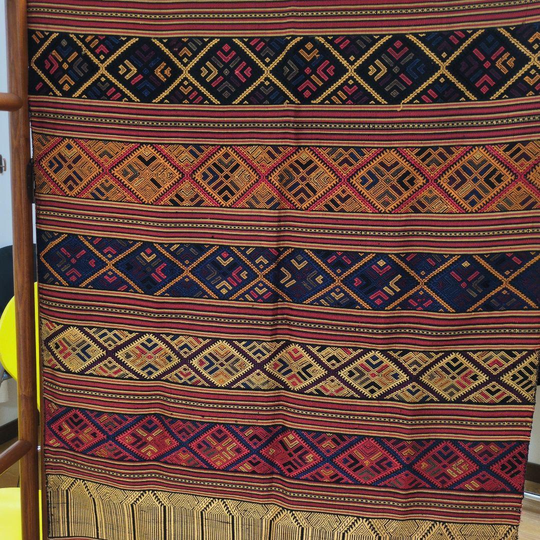 レア希少品「ラオス　浮き織り」特大「壁掛け布」「飾り布」「タペストリー」「浮織」