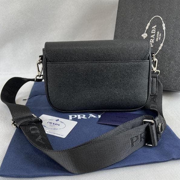 極美品 ブラック ショルダーバッグ 小銭入れ付き