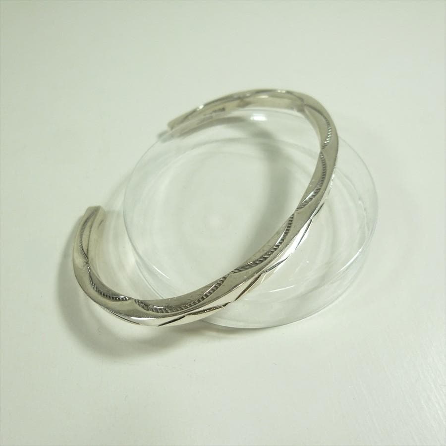 Navajo Elaine Tahe 3面スタンプ ワークバングル Ⅱ