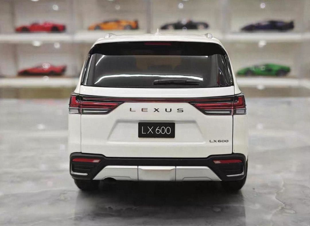 新発売 LCD 1/18 レクサス LX600 SUV 全開閉 金属製 ミニカー