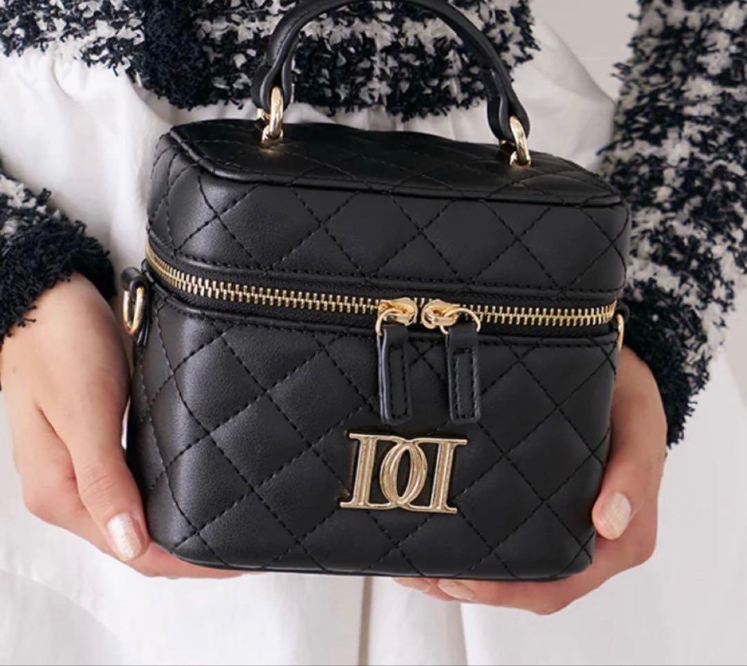 ダーリッチゴールドパーツキルティングスクエアミニバッグブラック