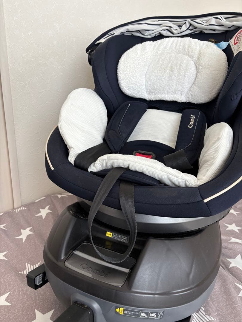 「新生児も安心」コンビ　チャイルドシート　ネイビー