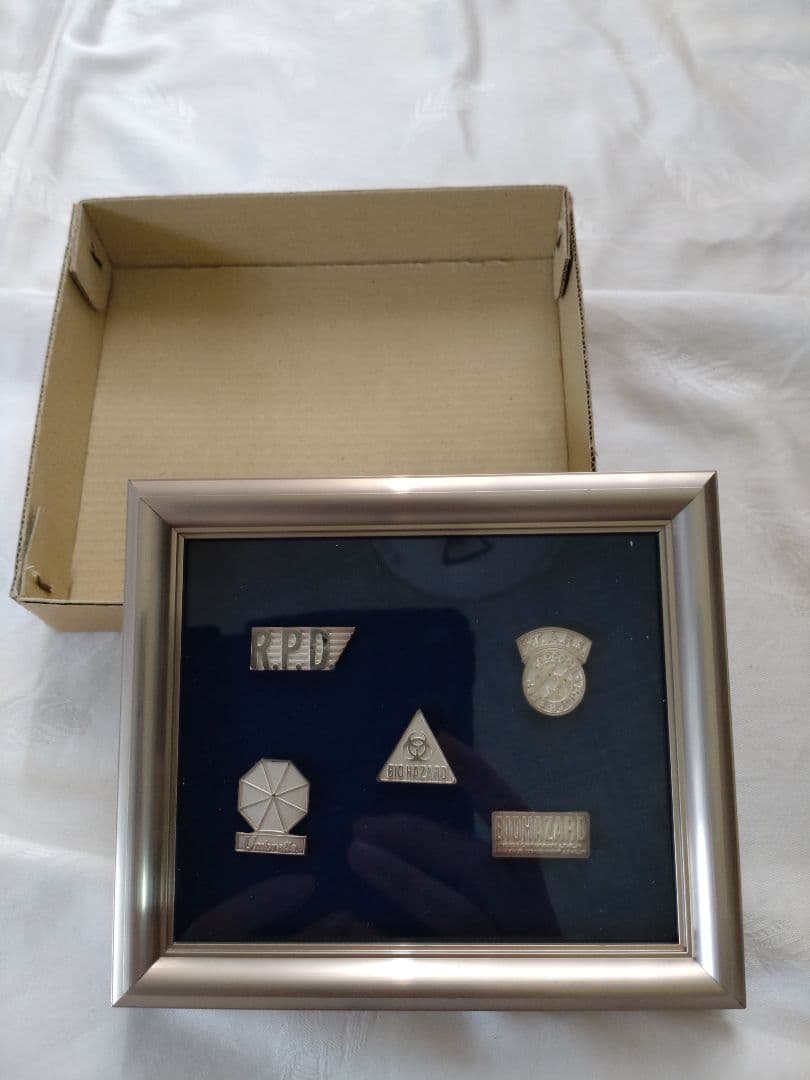 バイオハザード シルバー製ピンズ 5個セット 額装入り