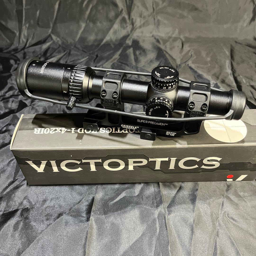 VictOptics ZOD 1-4x20 スコープ　ガイズリータイプマウント