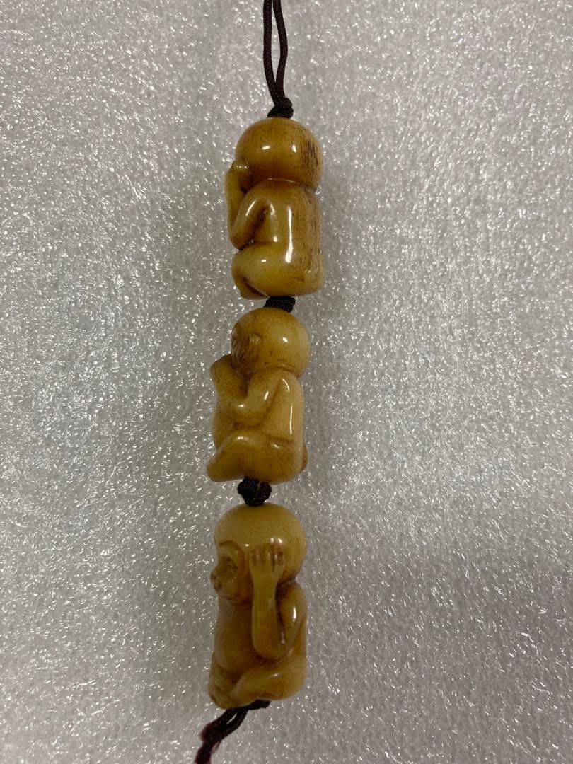 天然素材　見ざる言わざる聞かざる　三猿　彫刻　根付　提げ物