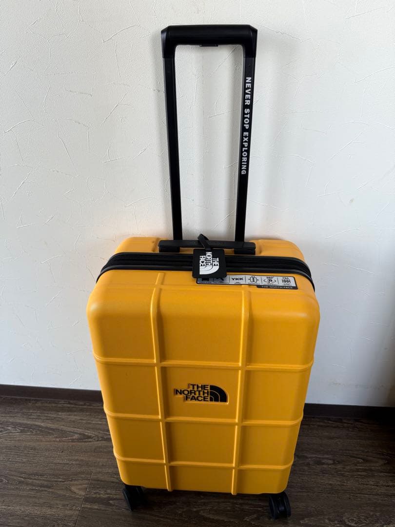 日本未発売　新品未使用　ザノースフェイス　キャリーケース　２４インチ　イエロー