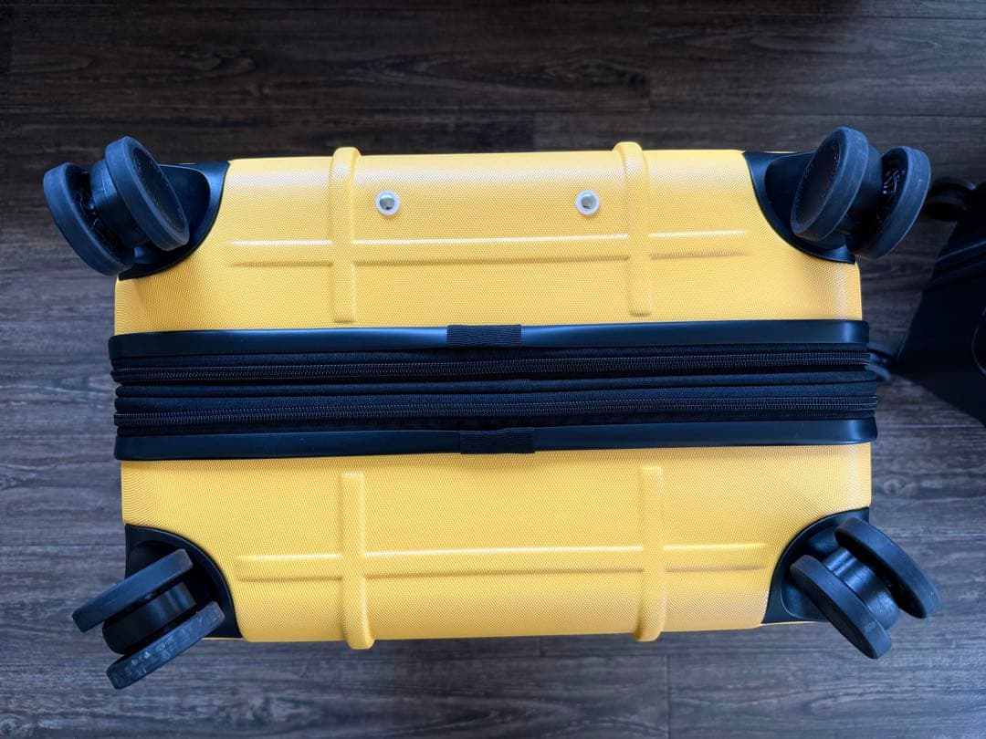 日本未発売　新品未使用　ザノースフェイス　キャリーケース　２４インチ　イエロー