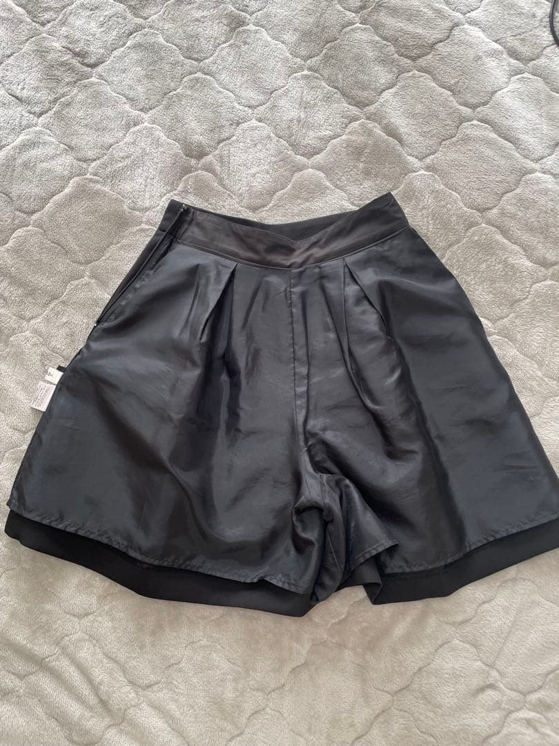 トレフルプラスワン TREFLE+1タックショートパンツ ブラック 01