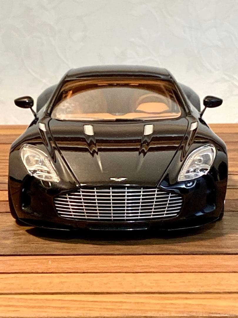 AUTOart 1/18 アストンマーチンONE-77 （ブラック）【中古品】