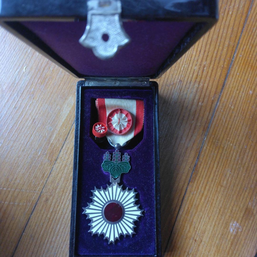 黒色漆製勲章ケース付き