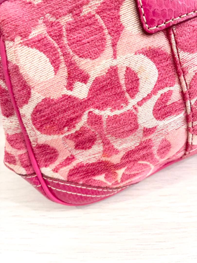 COACH バタフライ　蝶々　バッジ　チャーム　バッグ　ピンク