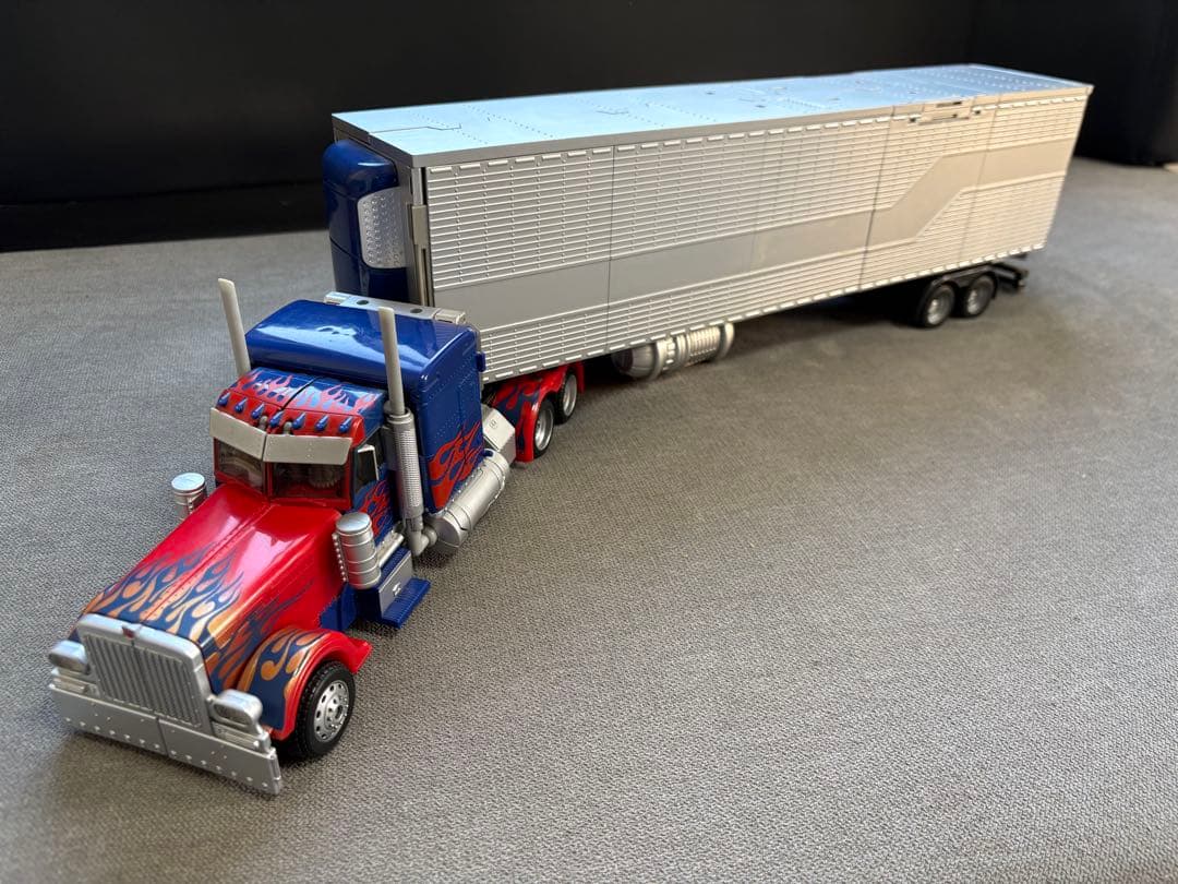 10thアニバーサリー オプティマスプライム＋専用コンテナトレーラー