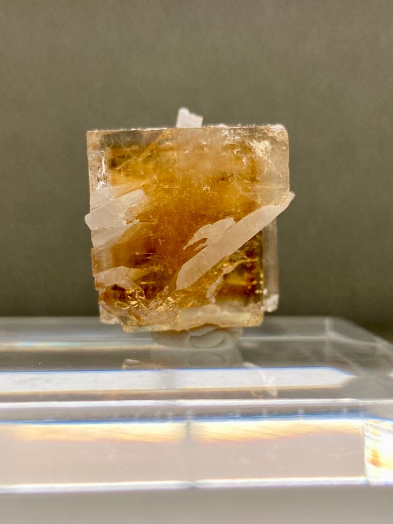 アメリカ　オハイオ州産　フローライト　蛍石　 鉱物標本　天然石