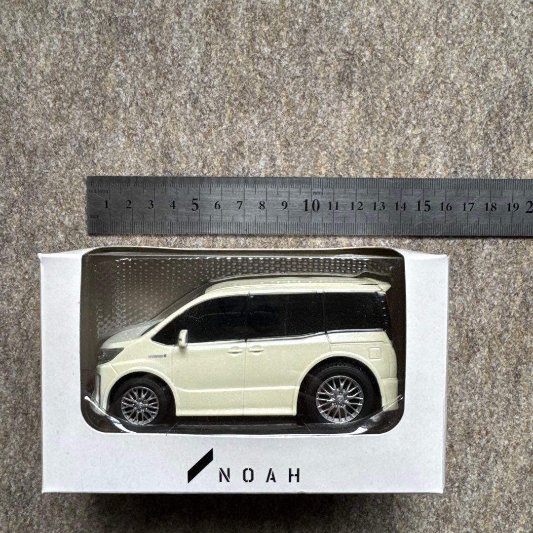 TOYOTA NOAH プルバックカー