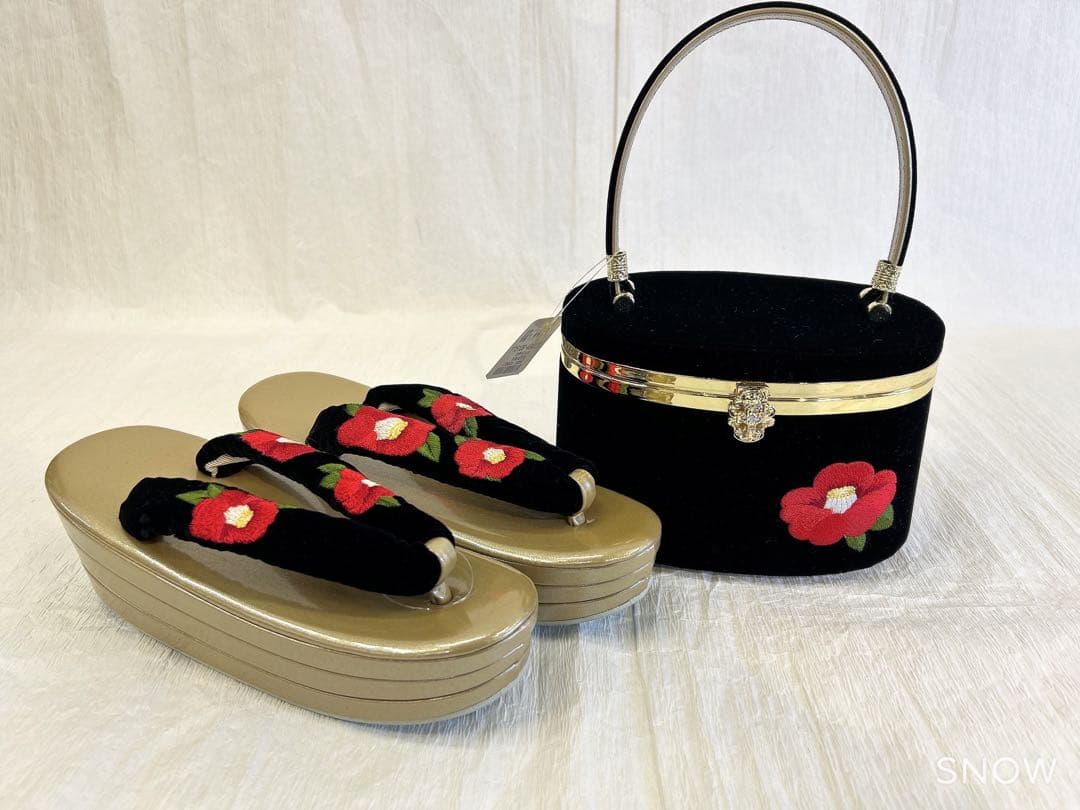 11 振袖用 草履バッグセット Sサイズ　成人式 卒業式　ベロア　黒　椿柄