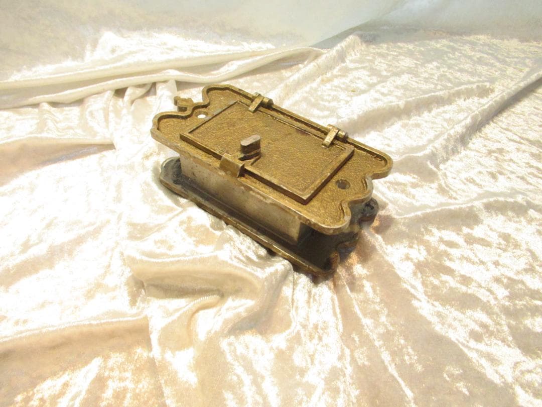 ドアノッカー　真鍮製 イギリス