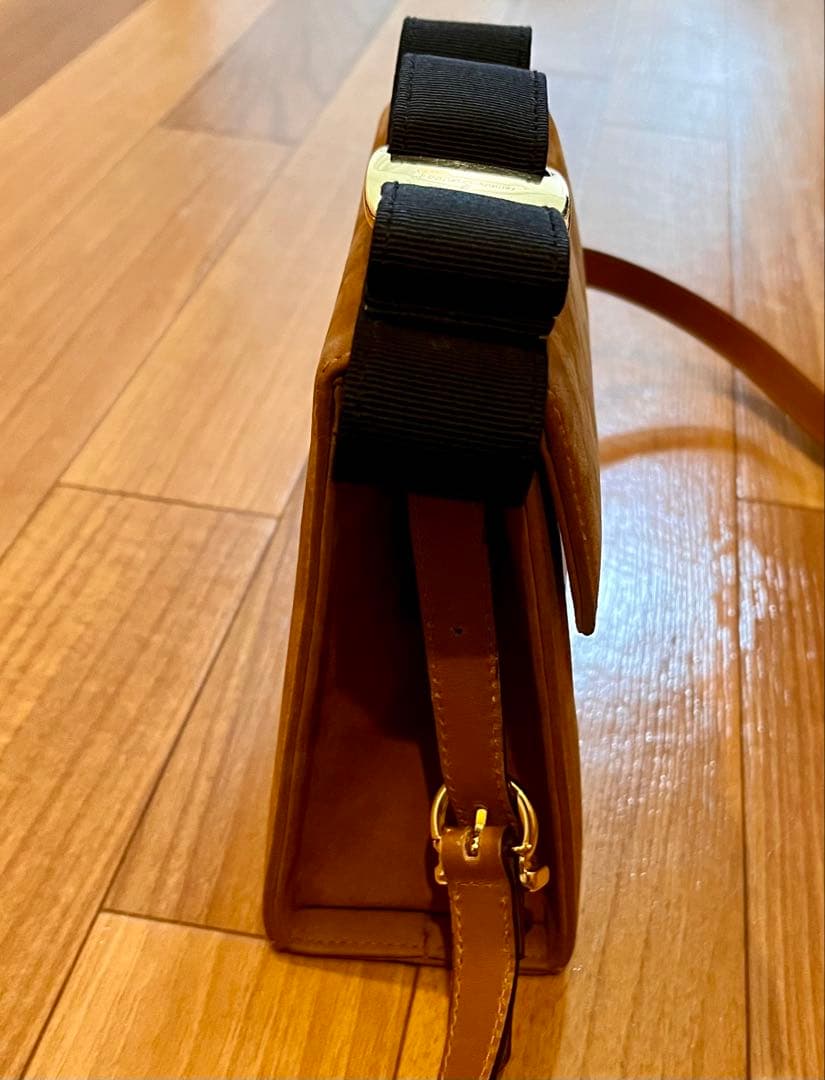 【Ferragamo】ショルダーバッグ　ブラウン