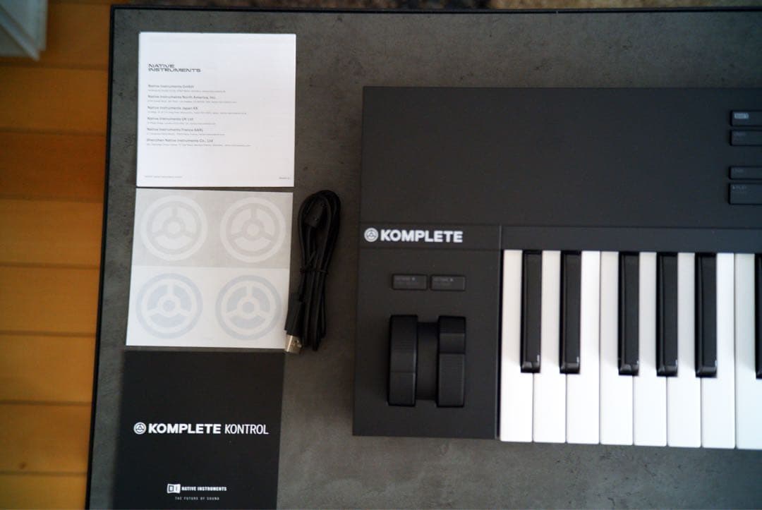 KOMPLETE KONTROL A61 MIDIキーボード未使用