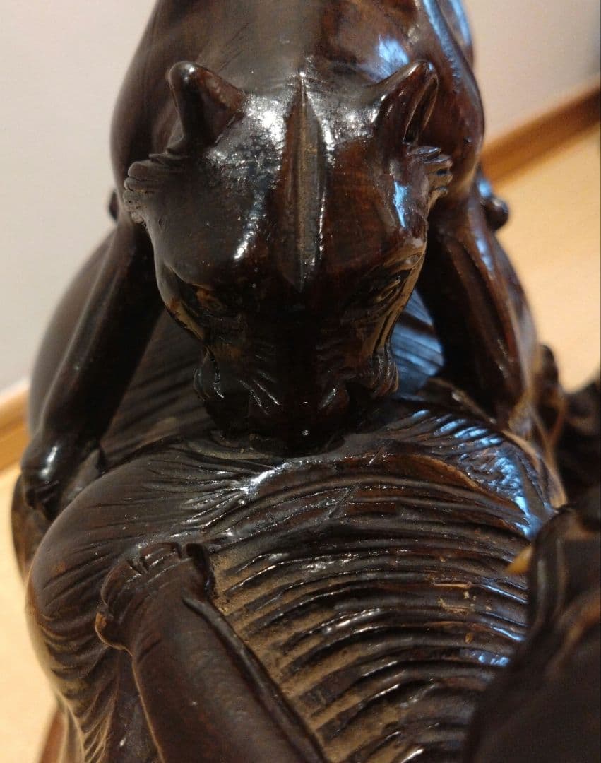 木製彫刻 象と虎のアート