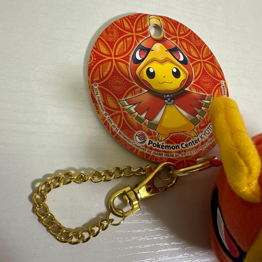 【タグ付】ポケモンセンター ホウオウ ポンチョを着たピカチュウ キーホルダー