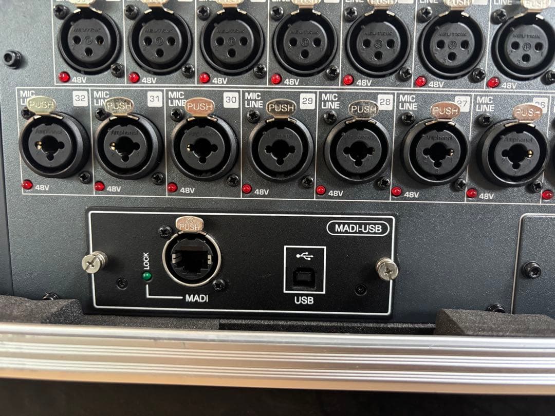 Soundcraft Si IMPACT デジタルミキサー