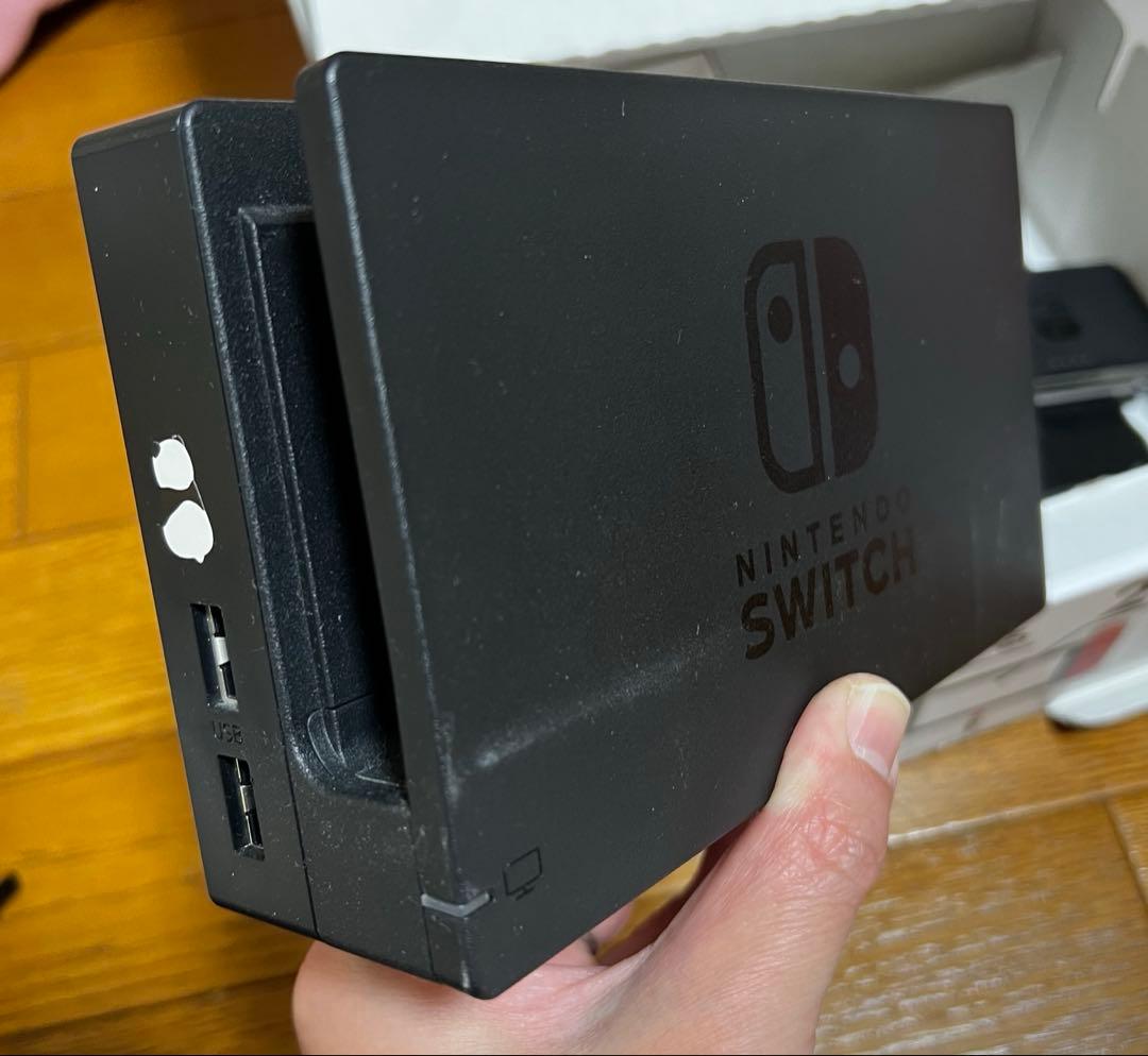 歳末！特別限定価格⭐︎Switch本体と、快適に遊ぶ為の付属品たち