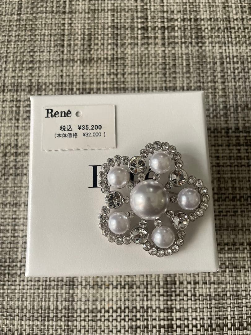 ⭐︎ 新品未使用タグ付き　ルネ Rene ブローチ　フラワー