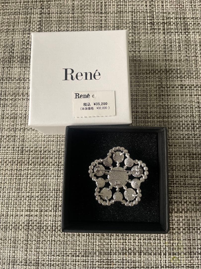 ⭐︎ 新品未使用タグ付き　ルネ Rene ブローチ　フラワー
