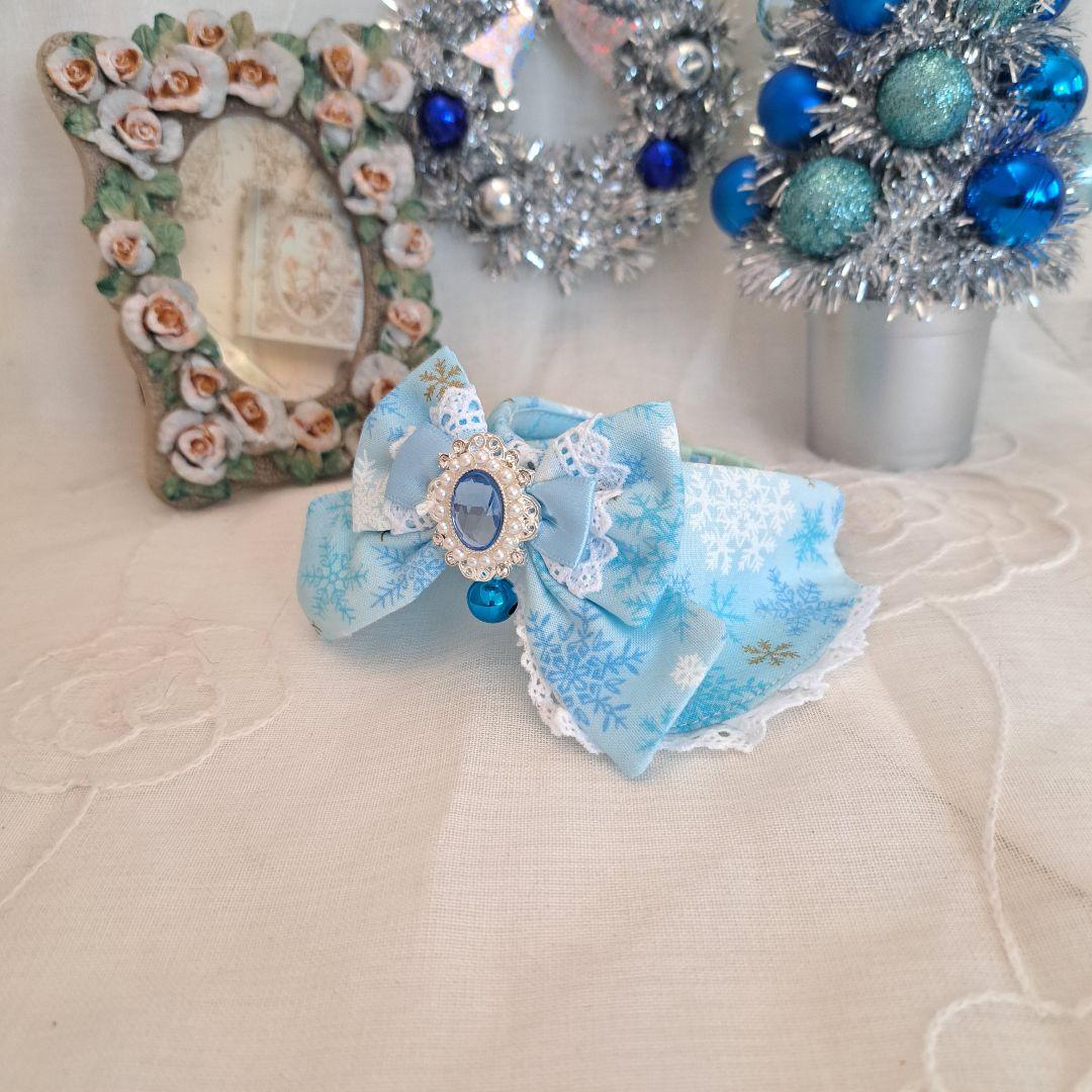 クリスマス限定、スノーフレーク柄(淡ブルー)わんちゃん猫ちゃん用襟付き首輪