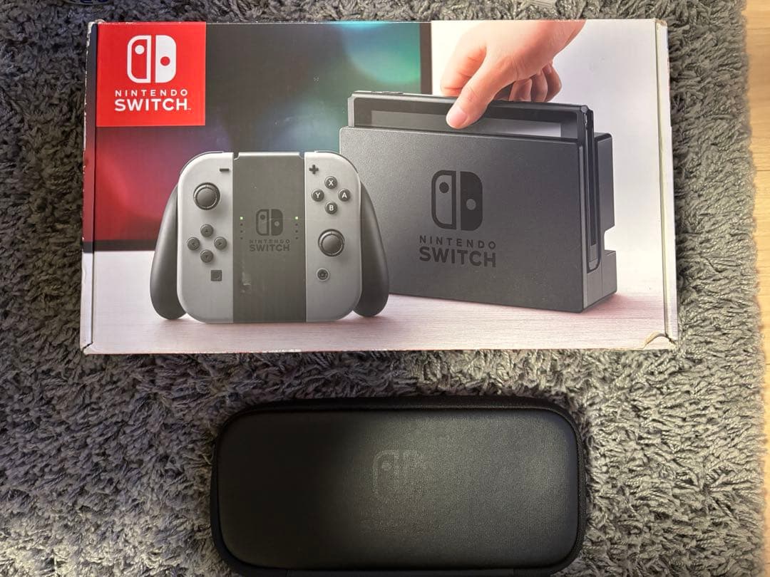 中古　Nintendo Switch 本体 + ケース付き