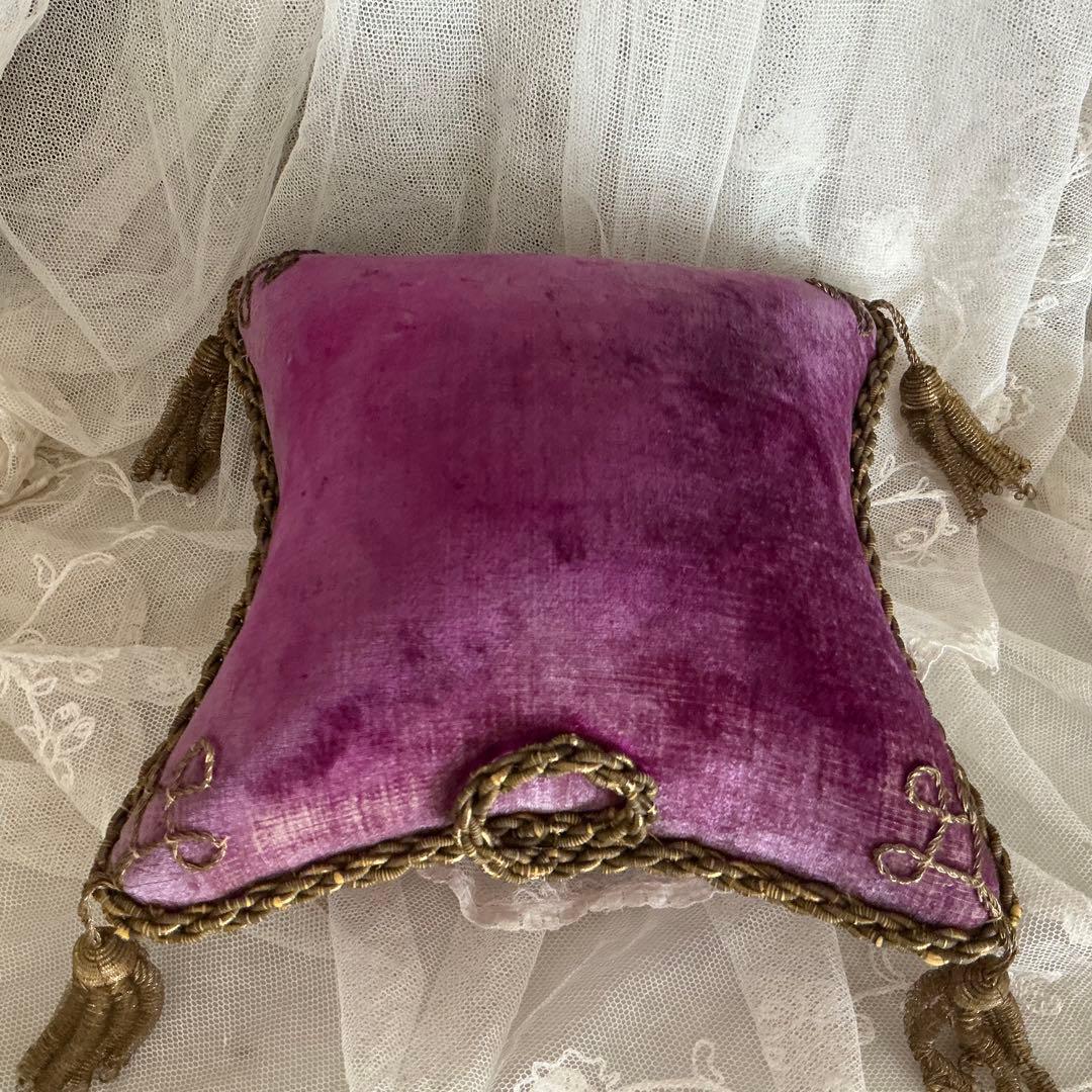 フランスアンティーク　ディスプレイ台座　シンプル♡　クッション　グローブドマリエ