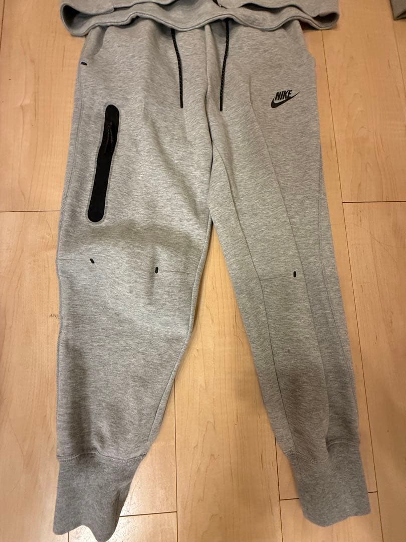 NIKE テックフリース 廃盤 人気