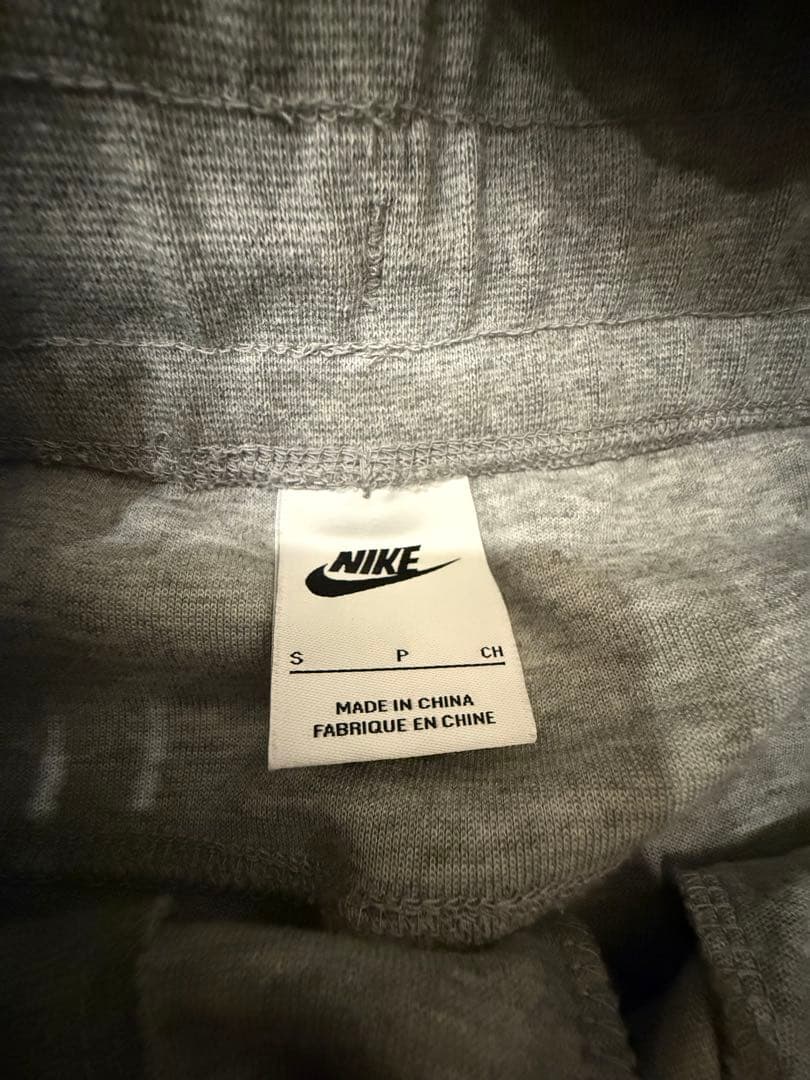 NIKE テックフリース 廃盤 人気