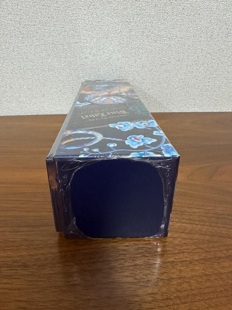 ジョニーウォーカー ブルーラベル、2025年「蛇年」限定ボトル　1本