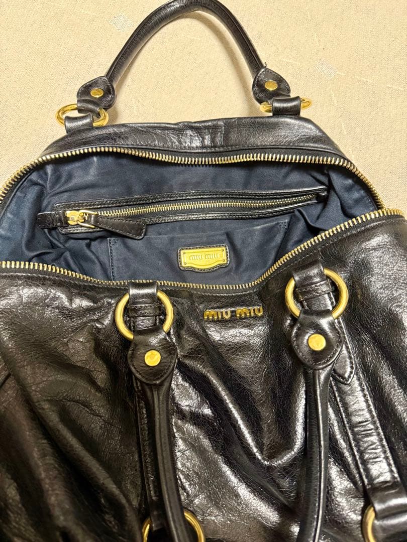 ミュウミュウ￼黒レザーショルダーバッグ ゴールド金具